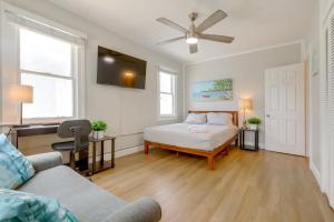 1 Mi to Lake Worth Beach Studio with Shared Patio