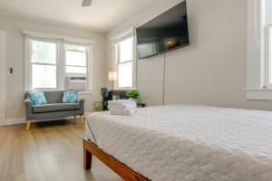 1 Mi to Lake Worth Beach Studio with Shared Patio