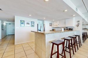10th-Floor 3BR with Views Suntide III - Unit 1008