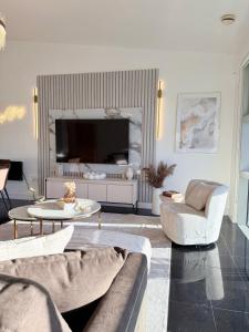 Lux 2-Bed City Centre Apartment Sleeps 6 Free Parking Balcony Near Leeds Station & Millennium Square view
