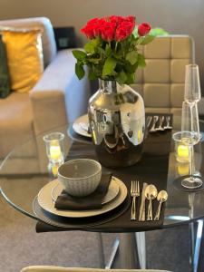 Lux Style Homes -1 BED APARTMENT close to City Centre - Free WIFI - Free Parking - Smart TV - Full Kitchen - Self Check In