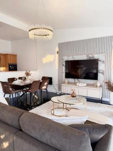 Lux 2-Bed City Centre Apartment Sleeps 6 Free Parking Balcony Near Leeds Station & Millennium Square view