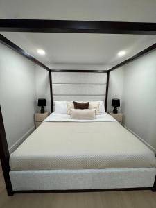 Sleeps 15 | 6BR Waterfront Home w Heated Pool