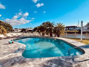 Sleeps 15 | 6BR Waterfront Home w Heated Pool