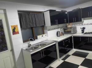 casa familiar vista a la cordillera con estacionamiento