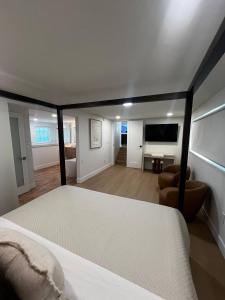 Sleeps 15 | 6BR Waterfront Home w Heated Pool