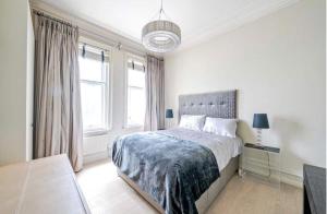Elegant 3BR Home Near Hyde Park in Knightsbridge