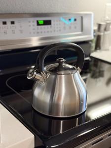 Sunny Santa Monica Retreat, Walk to Beach