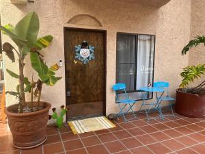 HonkeyTonk Hideaway, Walkable to Everything!