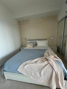 Brightly Lit Suite Centrally Located |UofT|Ryerson