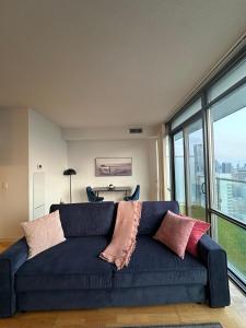 Brightly Lit Suite Centrally Located |UofT|Ryerson