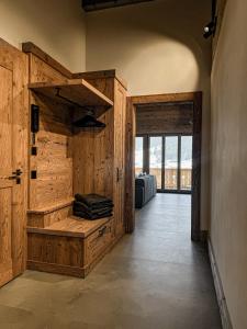 Secret Place Luxury Top Floor with Jacuzzi a Dream in Old Wood