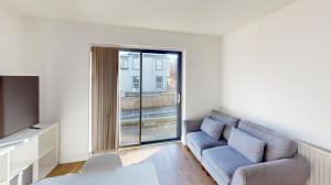 Modern 2BR Apt near NTU & City Centre-Free Parking