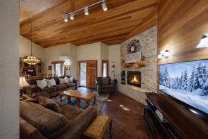 1687 Lakeside Getaway at Deer Valley! Free Deer Valley Skier Shuttle! by SkyRun Park City