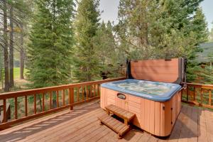 Truckee Home with Private Hot Tub on a Golf Course
