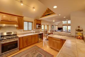 Truckee Home with Private Hot Tub on a Golf Course