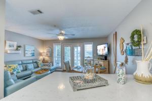 Sea-Esta - Easy Walk to the Beach + Balcony with Pool Views