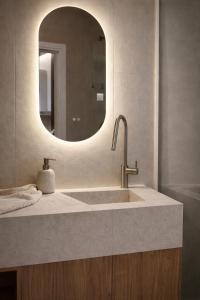 NEW Apartment in Plaka by Libertys Canvas