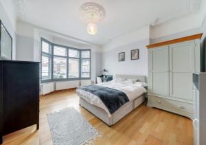 London City Large Two Bedroom Apartment