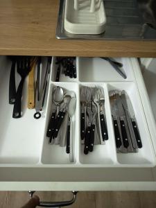 100 qm Apartment,WLAN, TV free Parking,24 h check-in, ,full kitchen,Untergeschoss ,3 Schlafzimmer -Wohnzimmer integriert