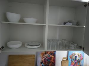 100 qm Apartment,WLAN, TV free Parking,24 h check-in, ,full kitchen,Untergeschoss ,3 Schlafzimmer -Wohnzimmer integriert