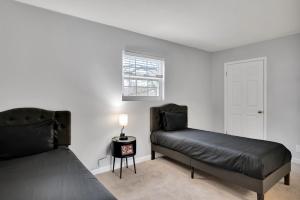 Simple 1BD with 2 Twins near Duke & Downtown