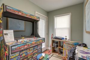 5 Mi to Lake: Port Clinton Home w Gazebo & Grill!