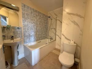 Broadfield Park Hotel by Belvilla