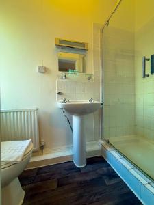 Broadfield Park Hotel by Belvilla