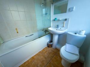 Broadfield Park Hotel by Belvilla