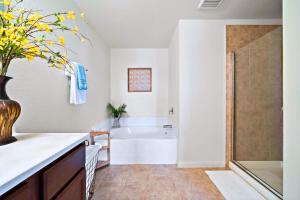 Come stay a while 3 bedroom WiFi Smart TV in every room Covered Patio Fire Pit Quiet Home on Large Lot 5 Star Super Host