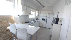 Muy luminoso, amplio y tranquilo con hermoso balcón