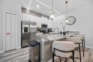 Brand NEW 05 Bedrooms4 Baths At Storey Lake