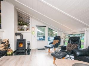 10 person holiday home in Blåvand