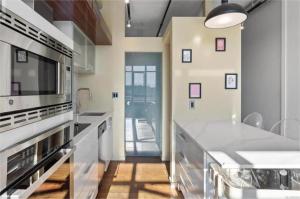 Downtown one bedroom apartment 2