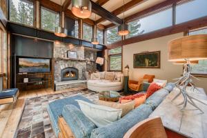 Painted River Retreat by Tahoe Getaways - 4BR w River Views, Hot Tub & EV Charger.