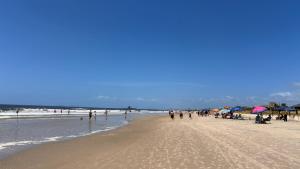 Sobrado com Arcondicionado e Wi-Fi Grátis em Coroados Guaratuba