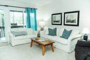 Three Little Pines Condo 2BD 2BA with Seasonal Pool Close to Village and Pinehurst Resort