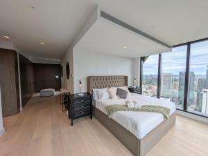 Complete Host Paragon Apartments