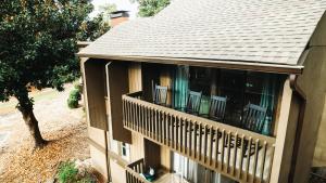 Three Little Pines Condo 2BD 2BA with Seasonal Pool Close to Village and Pinehurst Resort