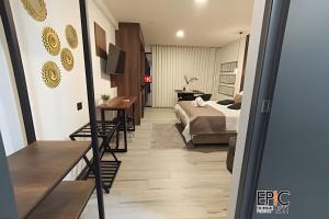 Epic Suite 511 Deluxe Airport