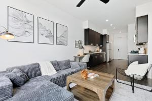 Upscale Penthouse Pool, Gym and Garage