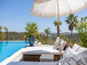 Nice Villa in Budens with pool