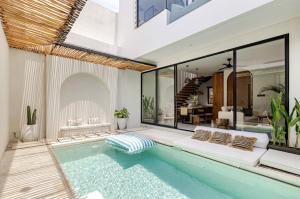 Quiet 2bd villa, w Pool, 8 min to Surfing Beach!