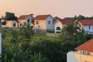 Quiet 2bd villa, w Pool, 8 min to Surfing Beach!