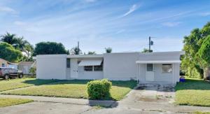 Cozy 2BR Near Beach, Full Kitchen, I-95 Access