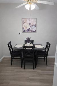 Cozy 2BR Near Beach, Full Kitchen, I-95 Access