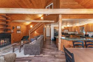 TB-19 Thunder Bay Resort Cabin 19