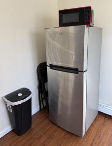 Private one-bedroom and one-bathroom apartment, private street entrance in convenient area