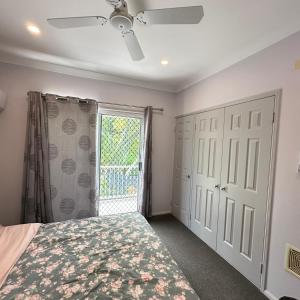 Cozy rooms 1,2,3 in Manly West house